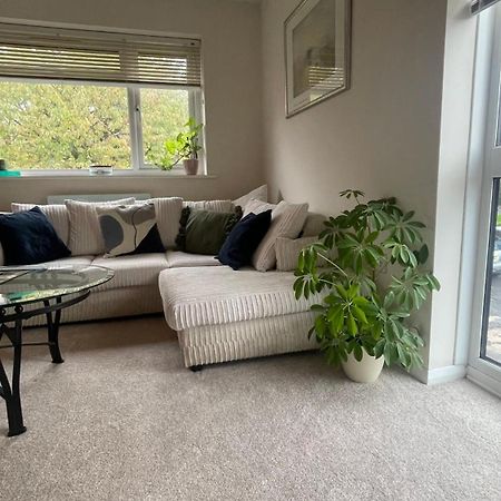 Entire Home With Private Entrance Earley Bagian luar foto