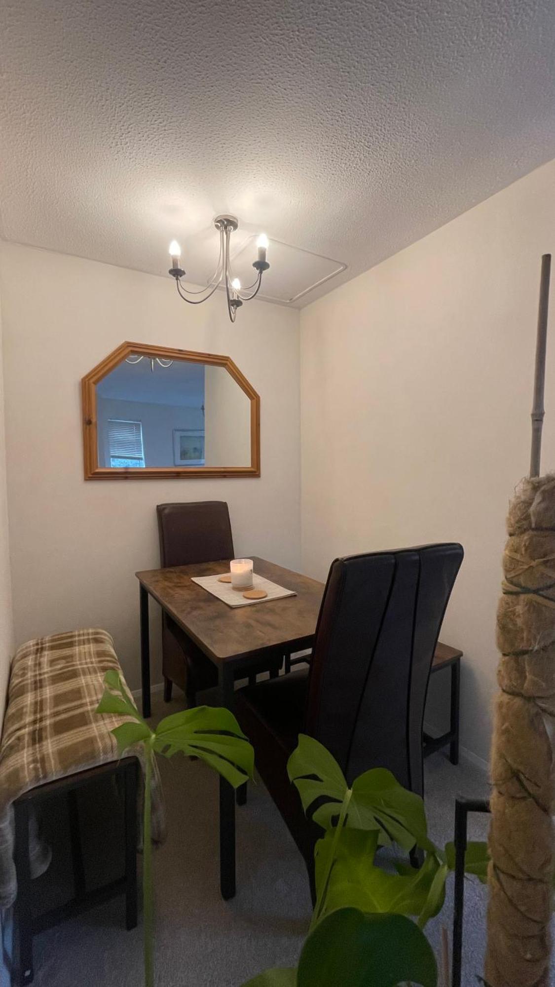 Entire Home With Private Entrance Earley Bagian luar foto