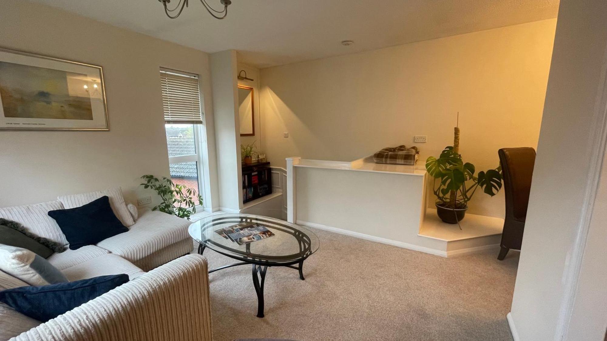Entire Home With Private Entrance Earley Bagian luar foto